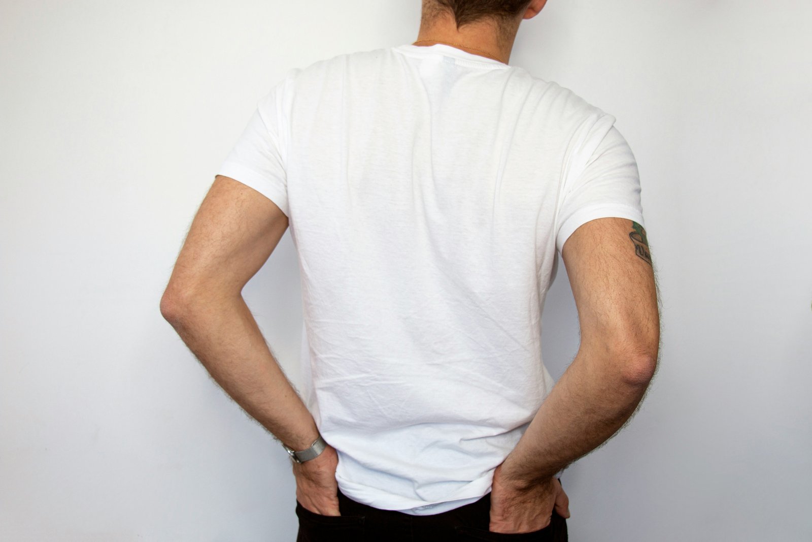 Weißes Shirt mit Flecken