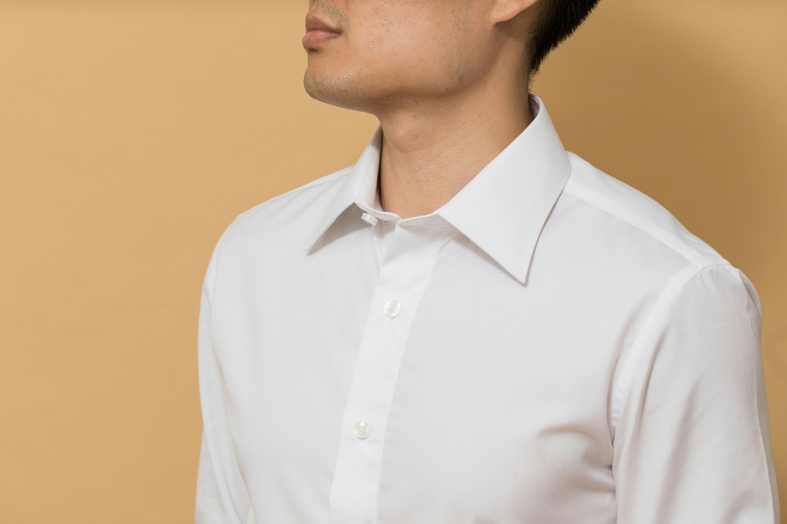 Shirt mit Flecken im Achselbereich